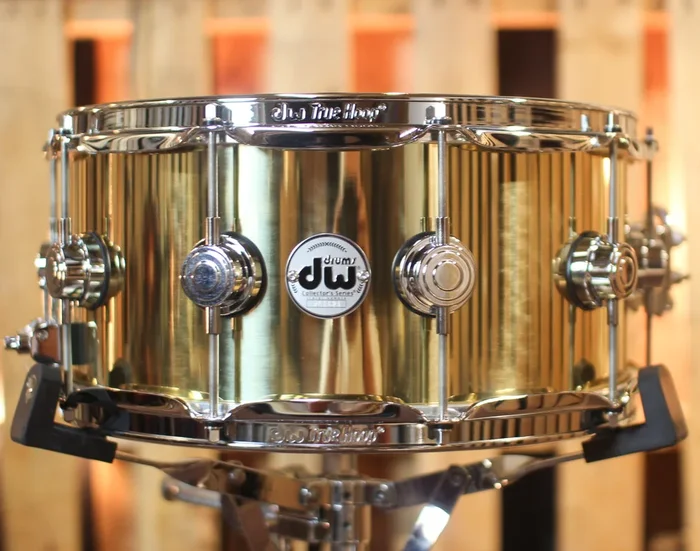 DW 6.5×14 Collector’s Polished Bell Brass Snare Drum – DRVN6514SPC