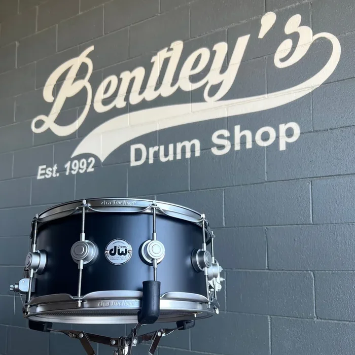 DW Collector’s Series 6.5×14 ” Maple/Mahogany Snare Drum in Ultra Dark Ebony Satin Oil w/ Satin Chrome Hardware