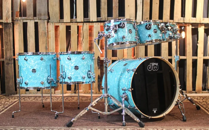 DW Performance Seafoam Marine 6pc Drum Set – 18×22,7×8,8×10,9×12,12×14,14×16