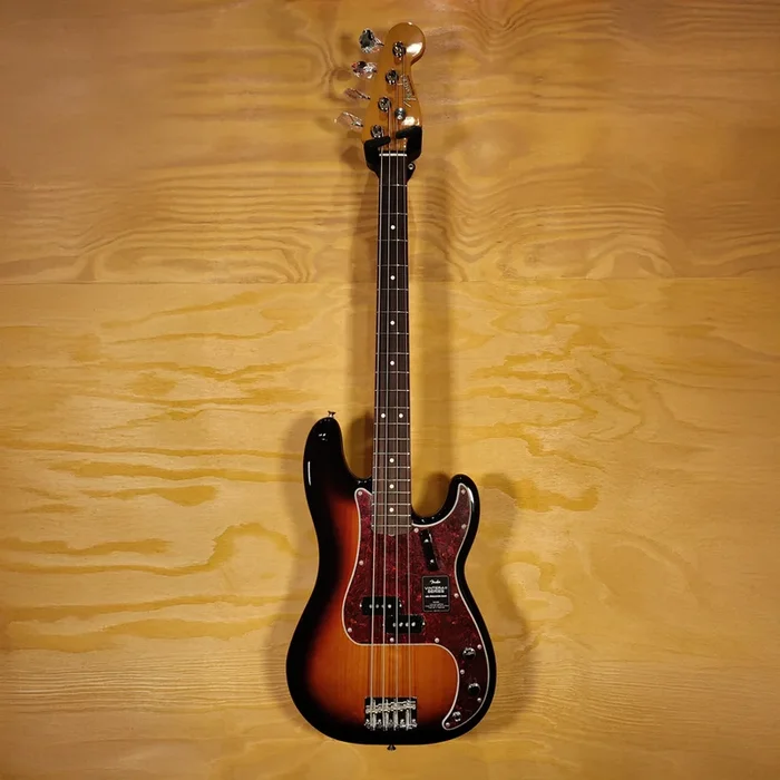 Fender Vintera II ’60s Precision Bass Guitar with Rosewood Fretboard in 3-Colour Sunburst (B-STOCK)