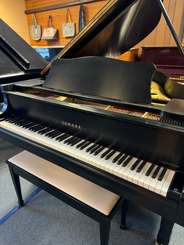 Yamaha Grand Piano, Model C3, 6’1″ Professional Conservatory Ebony Satin